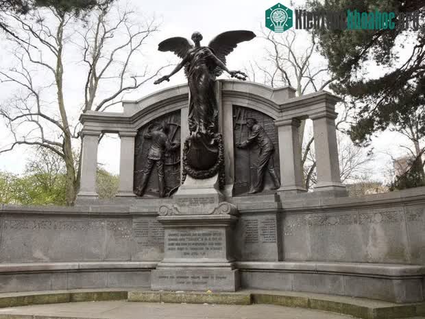 Đài tưởng niệm các kỹ sư của tàu Titanic ở Southampton, Anh