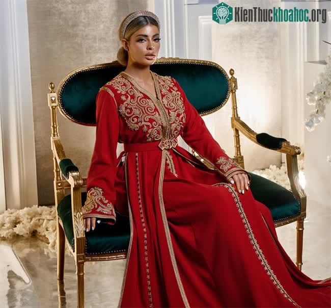 Djellaba bziwiya và takchita là hai loại trang phục truyền thống chỉ có ở Ma-rốc.