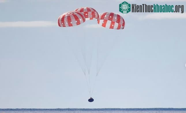 Tàu Orion đáp xuống Thái Bình Dương ngày 11/12.