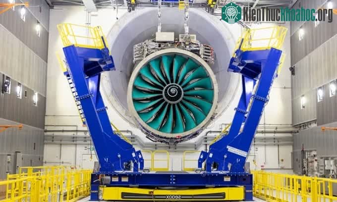 Động cơ UltraFan có cánh quạt đường kính 3,56m.