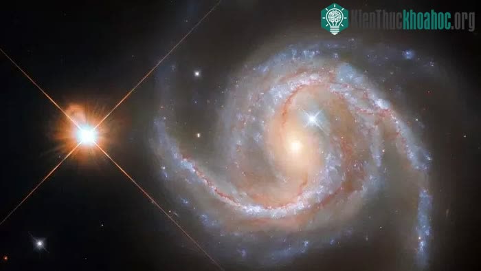 Thiên hà xoắn ốc NGC 5495.