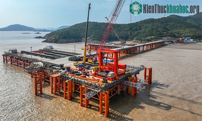 Khởi công xây dựng Đường sắt Yong-Zhou ở thành phố Chu Sơn, tỉnh Chiết Giang, ngày 3/11.