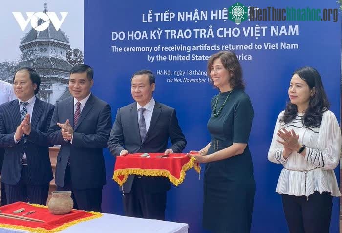 Cận cảnh 10 cổ vật vừa trở về Việt Nam ảnh 0