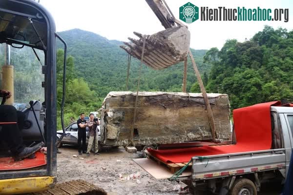 Quan tài của Triệu Bác Vân được khai quật.