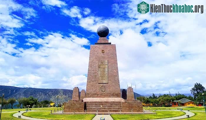 Mitad del Mundo là biểu tượng của thủ đô Quito, Ecuador