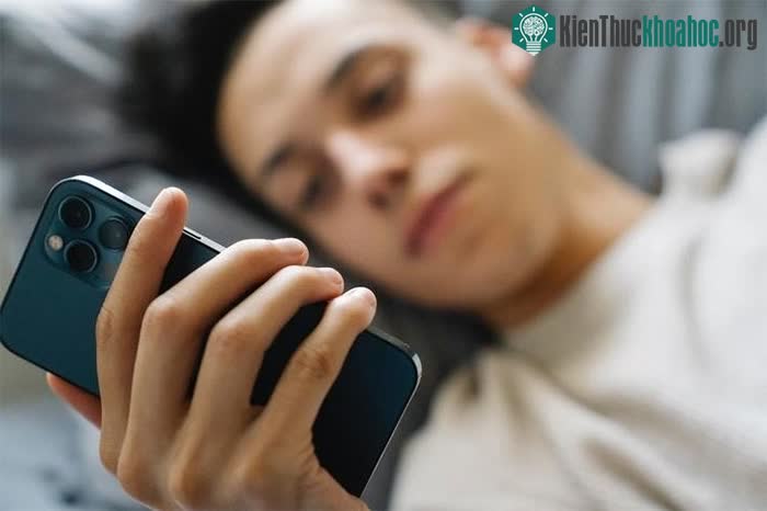 Hội chứng nghiện điện thoại thông minh đã tăng vọt sau khi đại dịch Covid-19.