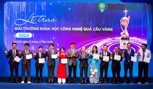 10 tiến sĩ nhận giải thưởng khoa học công nghệ Quả cầu vàng 2022.