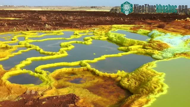 Dallol thường xuyên có nhiệt độ cao trên 38 độ C.