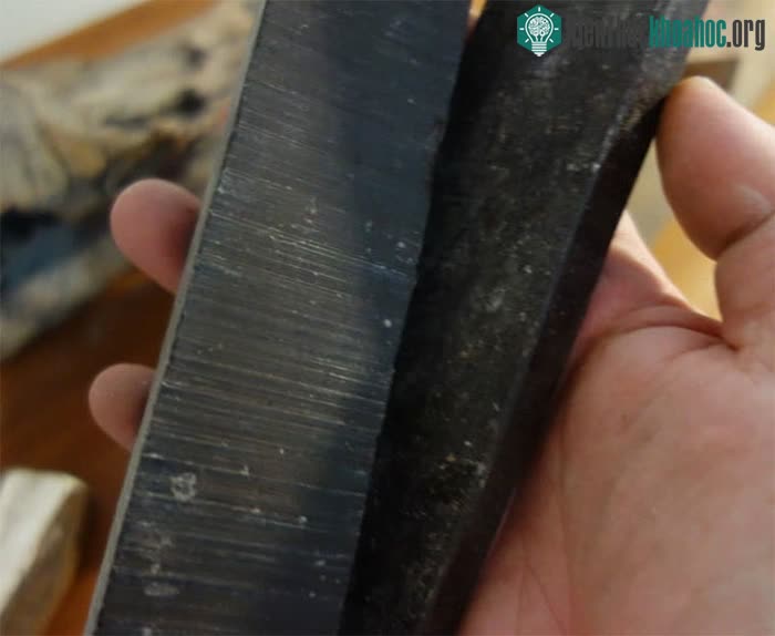 Cây gỗ đen châu Phi có kết cấu gỗ dày đặc, bóng láng