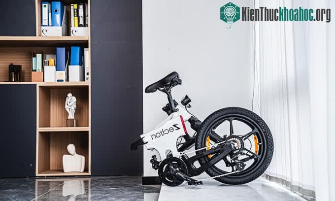 Xe đạp điện Zectron có thể gấp gọn để dễ dàng cất giữ hoặc vận chuyển.