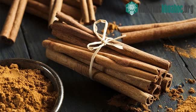 Quế là cách giúp bạn bớt lạnh chân tay trong mùa đông.