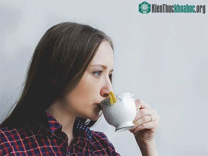 Uống đồ uống tăng cường sức khỏe đường hô hấp.