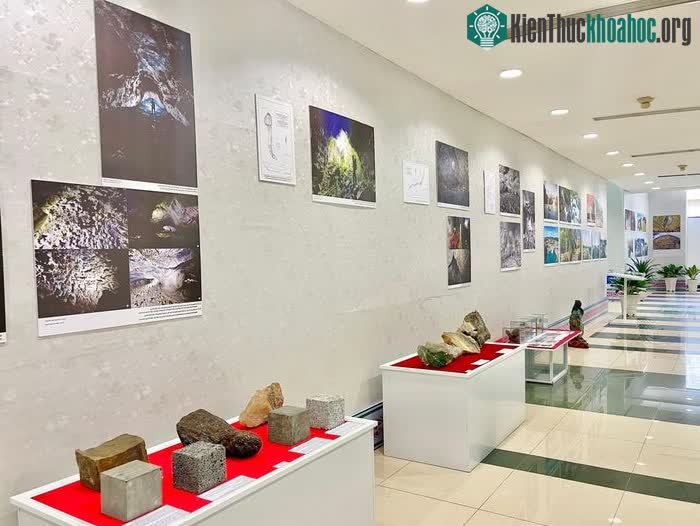 Những bức ảnh về hang động và sơ đồ núi lửa