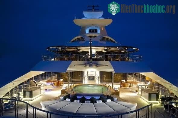 Con tàu trị giá 400 triệu USD
