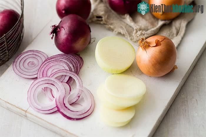Có nhiều lợi ích sức khỏe từ hành tây khi thêm vào chế độ ăn.