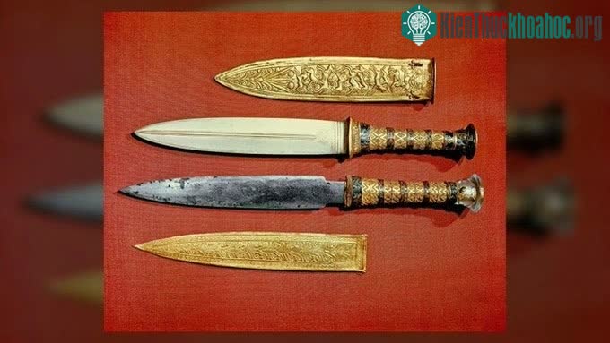 Dao găm sắt