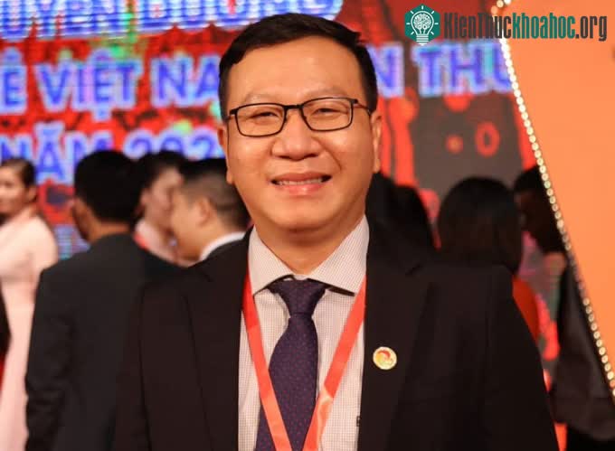 PGS Phùng Văn Phúc