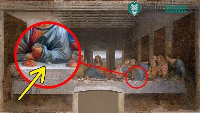 Lọ muối bị đổ bên cạnh Judas ám chỉ rắc rối