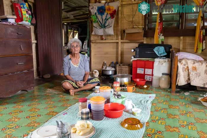 Bà Naidrua trong ngôi nhà mới của mình.