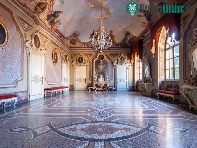 Bên trong lâu đài Castello Sannazzaro.