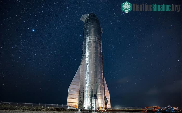 Tên lửa Starship của SpaceX với kích thước, sức mạnh và tải trọng lớn hơn SLS.