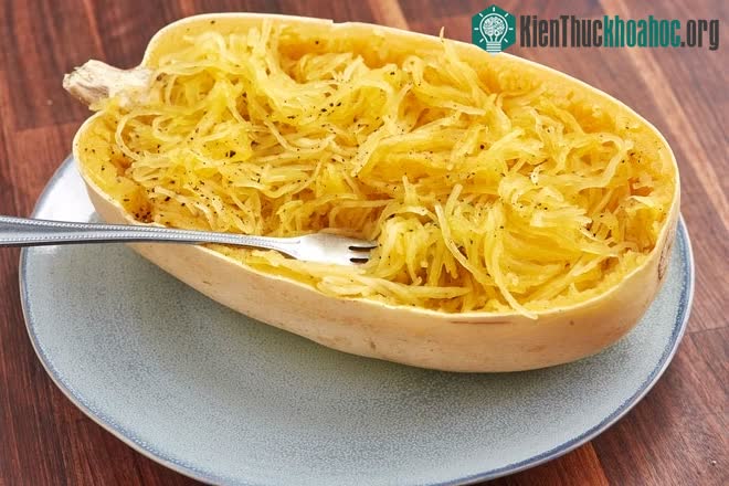 Bí mì sợi là nguyên liệu làm nên nhiều món ăn ngon như gỏi, nộm,...