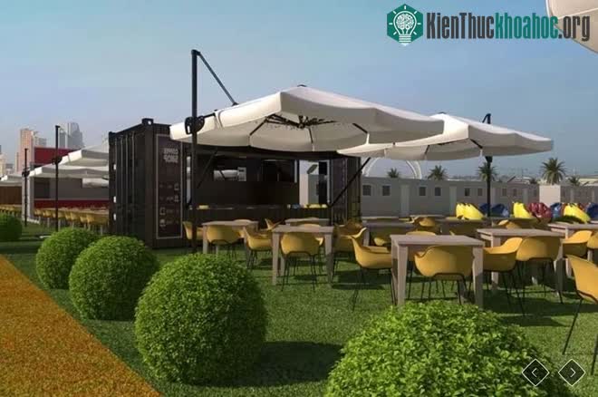 Làng cổ động viên còn bố trí cửa hàng tiện lợi, khu vực xem chung có ghế ngồi, màn hình lớn