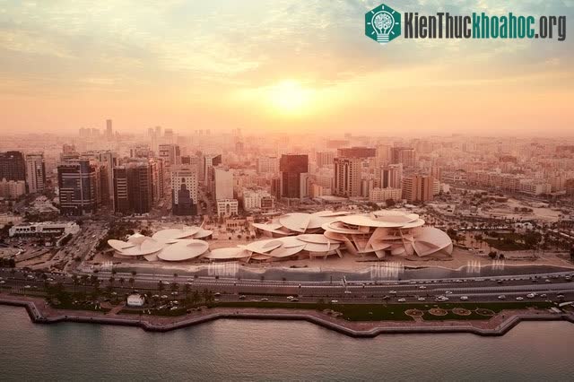 Cung điện hiện được bao bọc bởi Bảo tàng Quốc gia Qatar (NMoQ), mở cửa vào năm 2019.