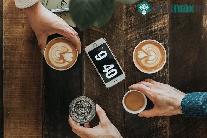 Để có năng lượng lý tưởng vào buổi sáng, hãy thử uống cà phê sau 9 giờ.