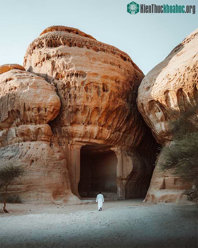 Hegra - địa điểm khảo cổ nằm ở thành phố AlUla, Saudi Arabia.