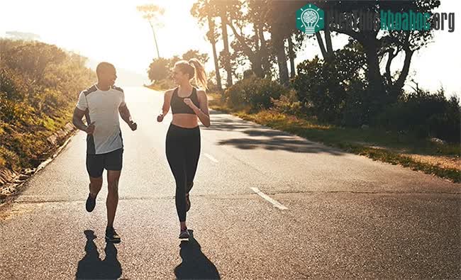 Tập thể dục và tận dụng tối đa nguồn ánh sáng có thể giúp bạn tỉnh táo.