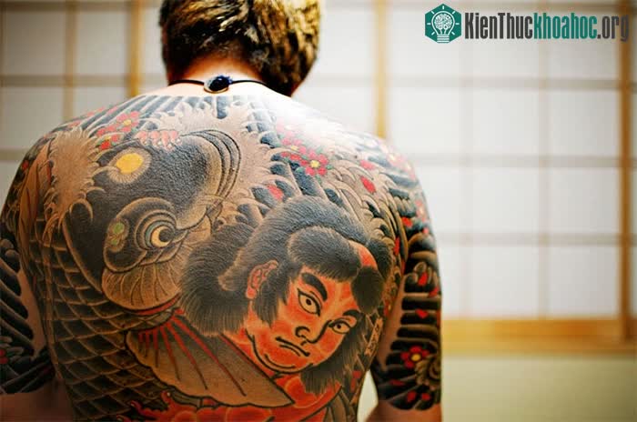 Cho đến hiện tại, sự kỳ thị đối với hình xăm vẫn còn tồn tại.