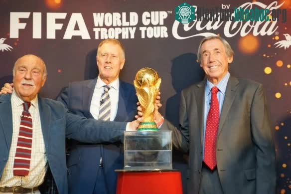 Chiếc cúp vàng này đã đến Việt Nam, nằm trong chương trình FIFA World Cup Trophy