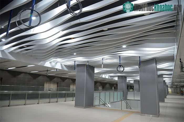 Ga Ba Son được thiết kế ngầm dài 240m, rộng 34,5m, độ sâu khoảng 20m gồm 2 tầng