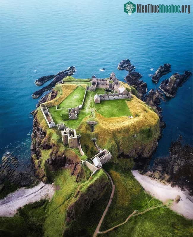 Lâu đài Dunnottar tại Stonehaven (Scotland)