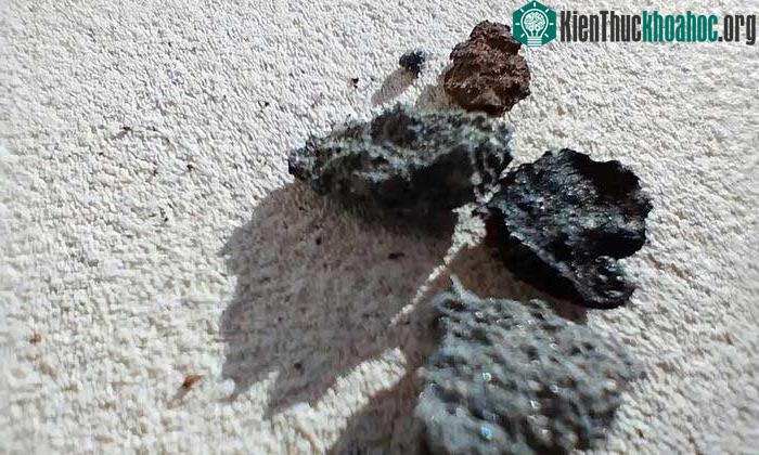 Mảnh vỡ của thiên thạch ở Matera.
