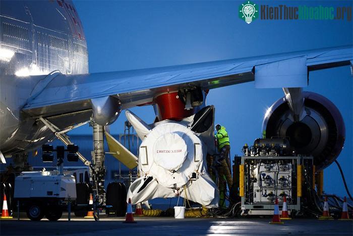 Vương quốc Anh lần đầu tiên phóng tên lửa LauncherOne của Virgin Orbit ở Newquay.