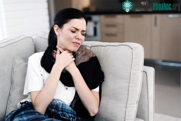 Viêm phế quản có thể khiến người bệnh mệt mỏi, khó chịu.