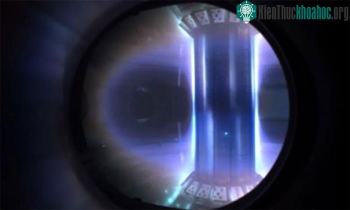 Bên trong lò phản ứng nhiệt hạch tokamak của Tokamak Energy.