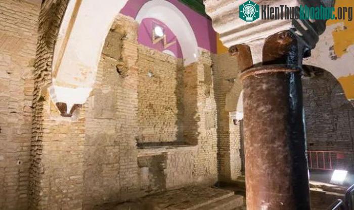 Bên trong giáo đường Do Thái thời trung cổ được tìm thấy ở Tây Ban Nha