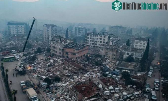 Những tòa nhà đổ nát ở Hatay, Thổ Nhĩ Kỳ hôm 8/2 sau trận động đất mạnh 7,8 độ.
