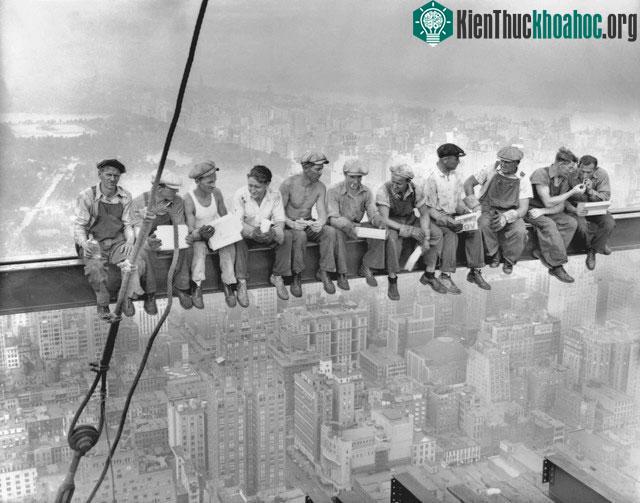 Bữa trưa trên đỉnh tòa nhà chọc trời