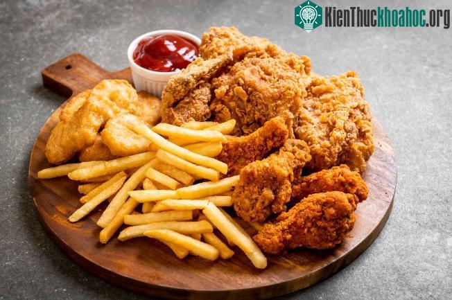 Top 6 nhóm thực phẩm cần tránh xa khi bị cảm cúm ảnh 1