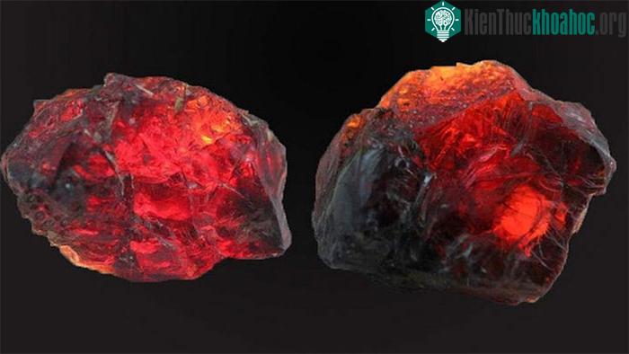 Painite cực hiếm và được trả giá lên tới 60.000 USD/carat, càng ít tỳ vết càng có giá trị cao.