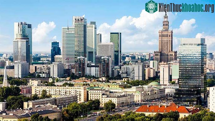 Tại Warsaw, thủ đô của Ba Lan, đang trải qua thời tiết giống như một ngày hè.