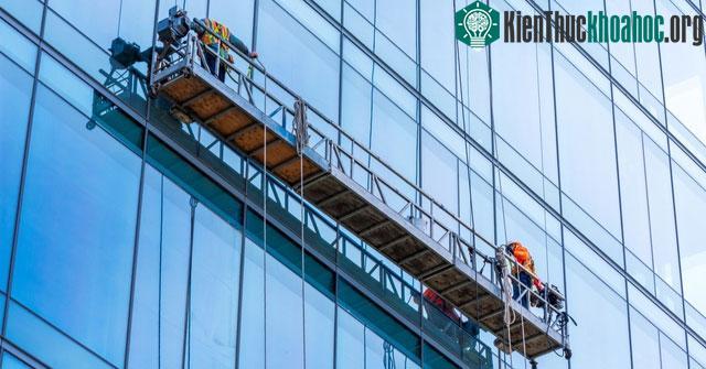 Một trong những nghề nguy hiểm nhất thế giới: Đu mình giữa hai thế giới, gặp cơn gió nhẹ cũng nguy hiểm ảnh 1