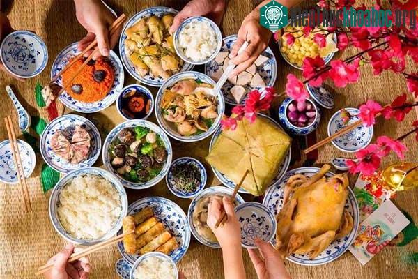Ngồi ăn dưới sàn có thể cải thiện tư thế, ngăn ngừa đau lưng