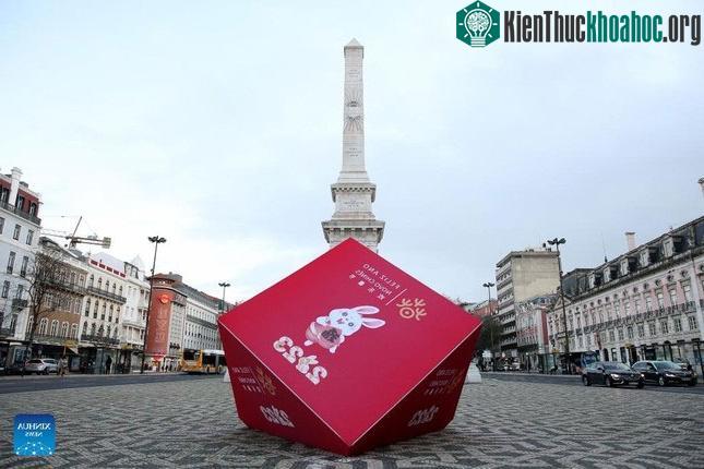 Trang trí mừng Tết Nguyên đán của cộng đồng người châu Á ở Lisbon (Thổ Nhĩ Kỳ).