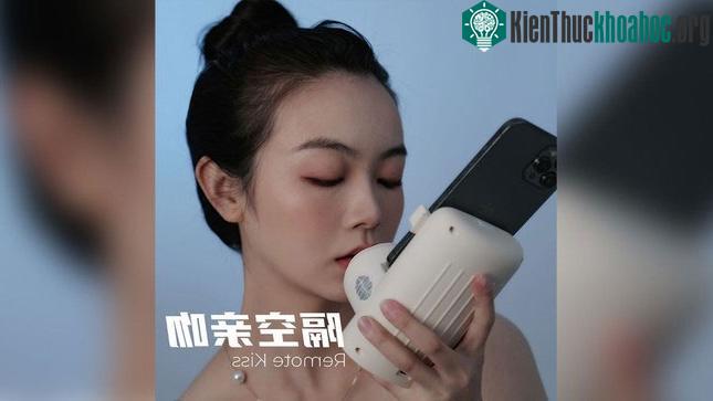 Dân mạng Trung Quốc xôn xao vì thiết bị hôn môi xa ảnh 2