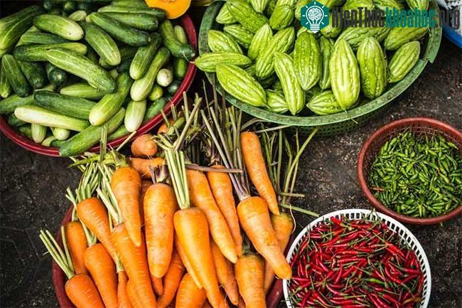 Chế độ ăn thực vật thường có lượng khí thải carbon ít hơn so với thịt và sữa.